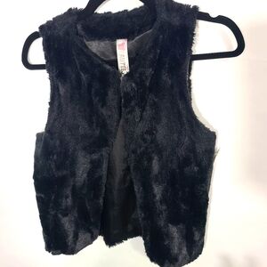 Beautees Girls Size XL Faux Fur Vest Black